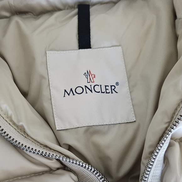 Moncler down jacket - Picture 3 of 12